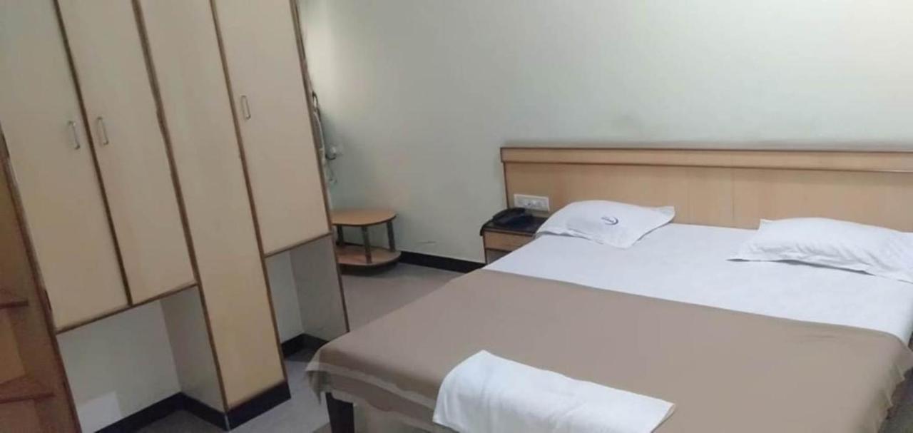 Iroomz Hoysala Residency بيلاري المظهر الخارجي الصورة