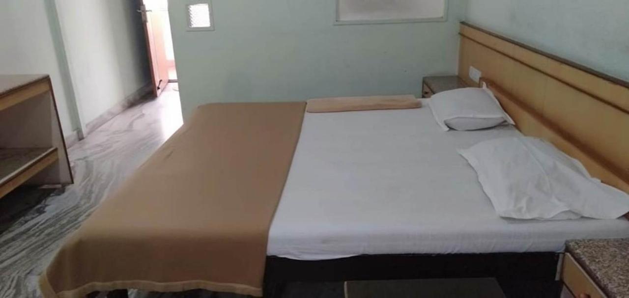 Iroomz Hoysala Residency بيلاري المظهر الخارجي الصورة