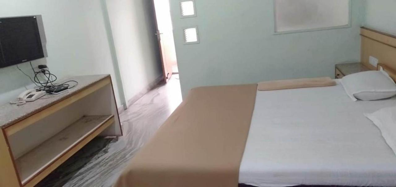 Iroomz Hoysala Residency بيلاري المظهر الخارجي الصورة