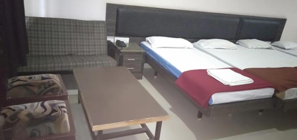 Iroomz Hoysala Residency بيلاري المظهر الخارجي الصورة