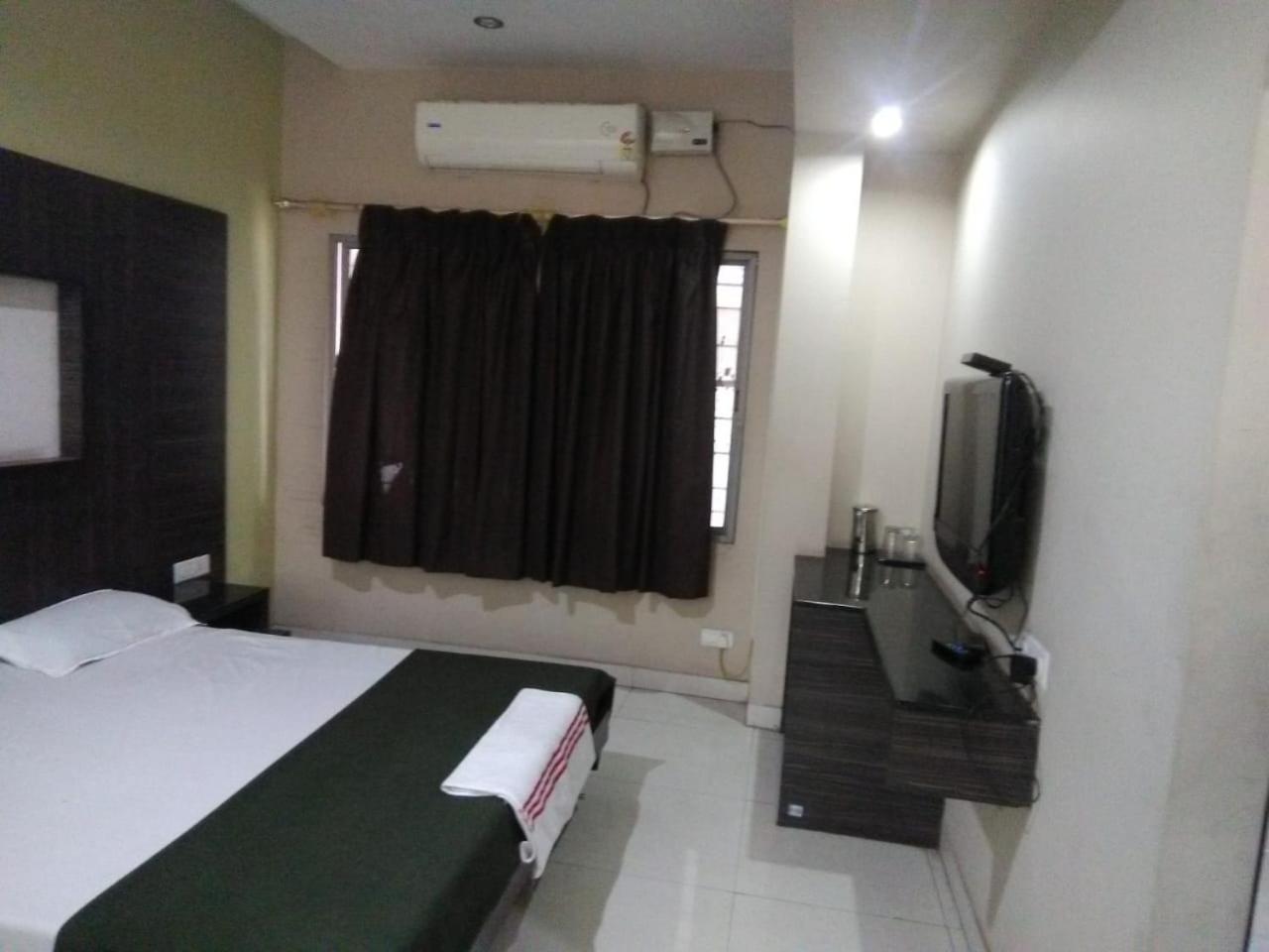 Iroomz Hoysala Residency بيلاري المظهر الخارجي الصورة